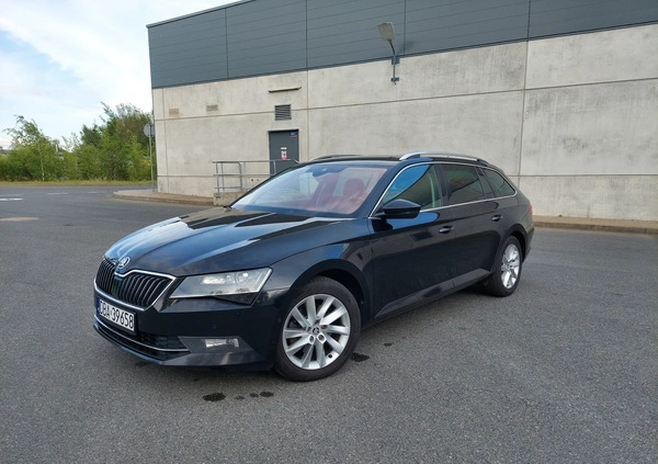 Skoda Superb cena 63900 przebieg: 205000, rok produkcji 2016 z Wałbrzych małe 137